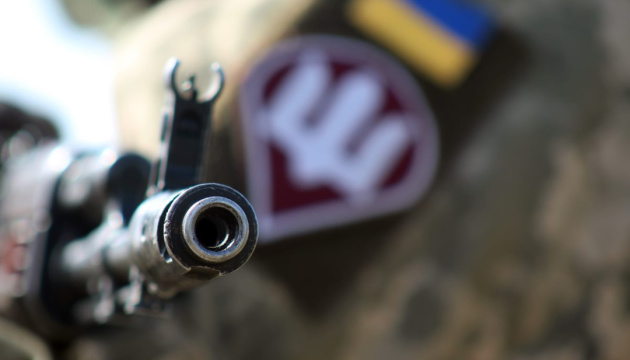 Один український боєць зазнав кульового поранення на Донецькому напрямку