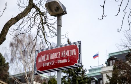 Чехія висилає двох дипломатів РФ після скандалу з рицином
