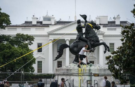 Трамп підписав указ, що має захистити пам'ятники від протестувальників