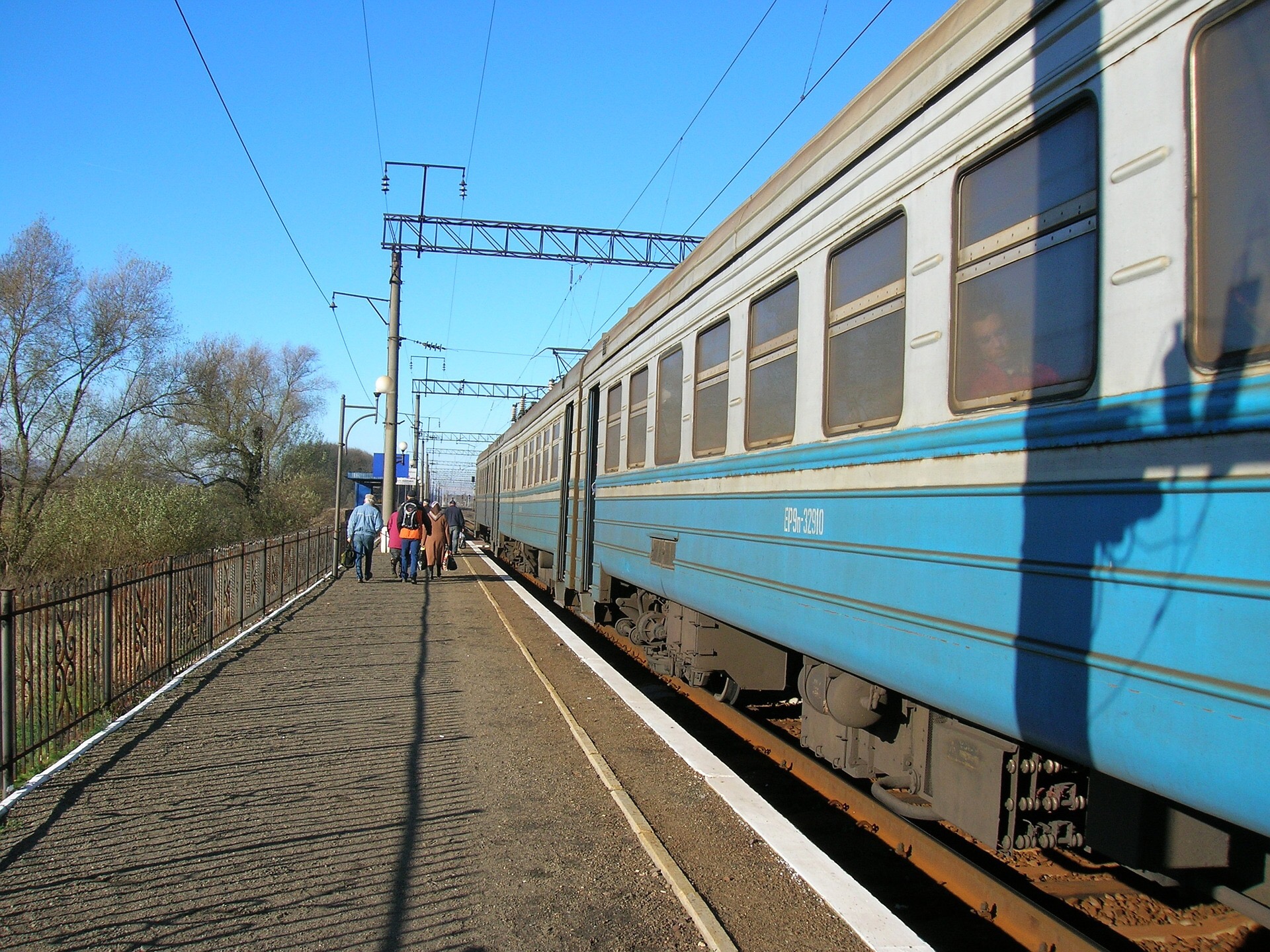 На Рівненщині та Волині частково відновили рух приміських потягів