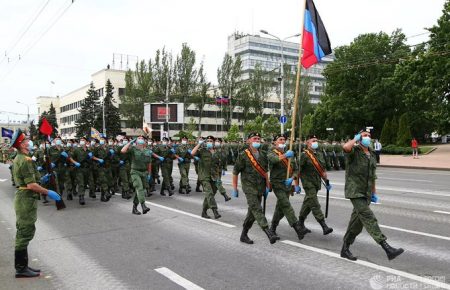В России и оккупированном Донецке устроили «парад ко Дню Победы», который перенесли из-за коронавируса