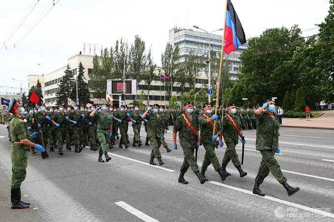 В России и оккупированном Донецке устроили «парад ко Дню Победы», который перенесли из-за коронавируса