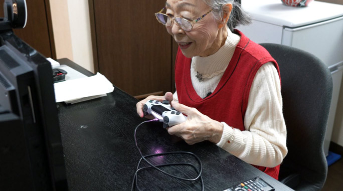 Найстарша геймерка: 90-річна японка увійшла у Книгу рекордів Гіннеса