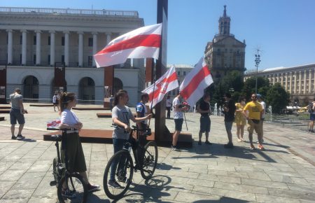Капці як символ протесту: марш білоруської опозиції в середмісті Києва