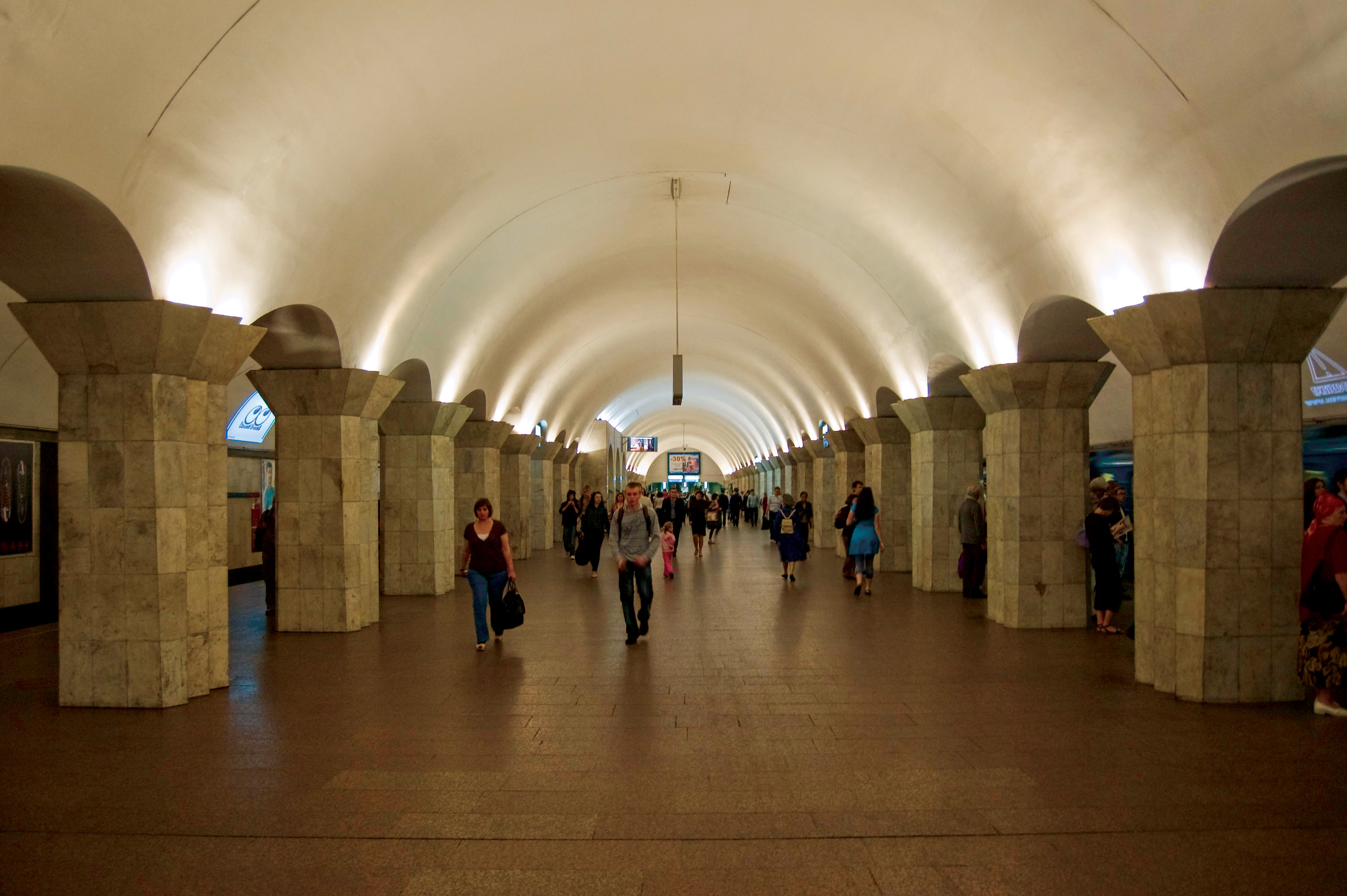 Станцию метро «Майдан Незалежности» открыли для пассажиров после сообщения о минировании