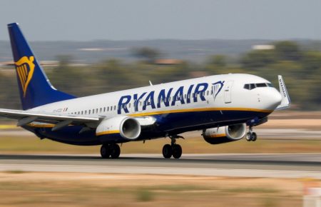 Літак Ryanair приземлився в аеропорту Берліна через повідомлення про бомбу