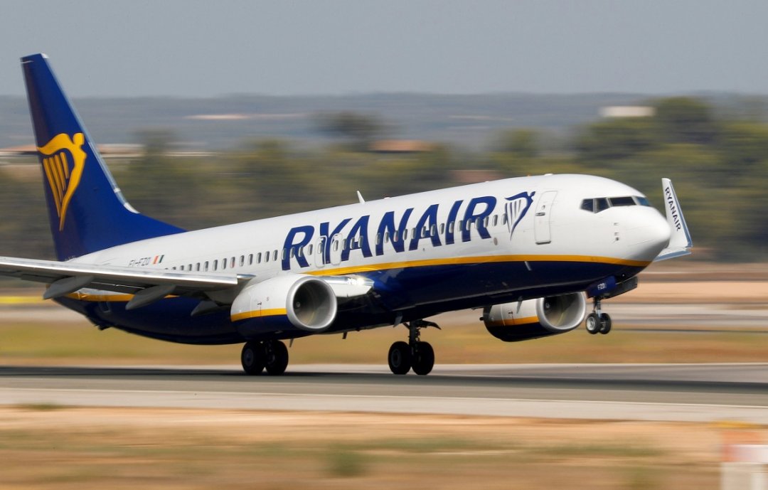 Літак Ryanair приземлився в аеропорту Берліна через повідомлення про бомбу