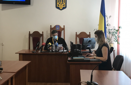 Зеленского не оштрафовали за кофе в кафе из-за неприкосновенности, судья ждет разъяснений от ВС
