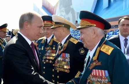 Відібраних для параду в Москві ветеранів ізолювали, щоб вони не заразили Путіна коронавірусом — Bloomberg