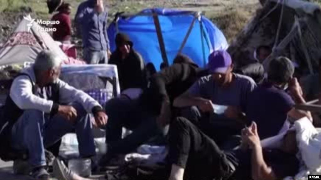 На кордоні Дагестану та Азербайджану сутички: поліціянтів закидали камінням