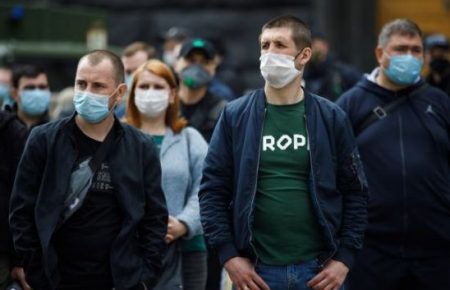 В Україні за добу діагностували  921 випадок коронавірусу
