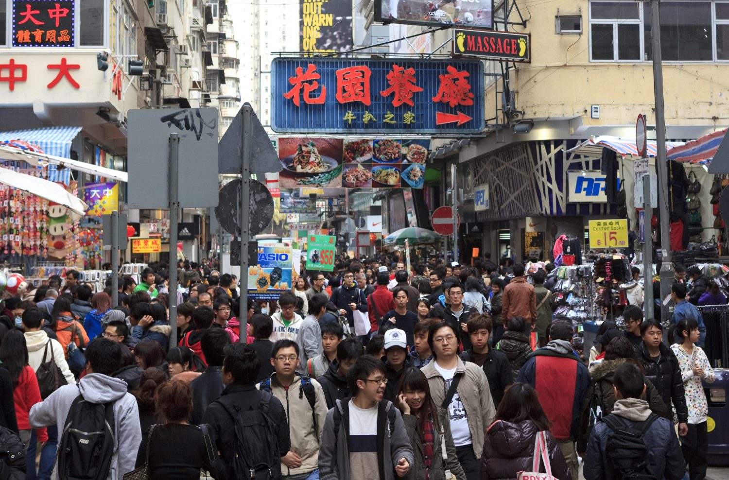 Влада Китаю роздасть ваучери на майже два мільярда доларів, щоб заохотити людей до покупок