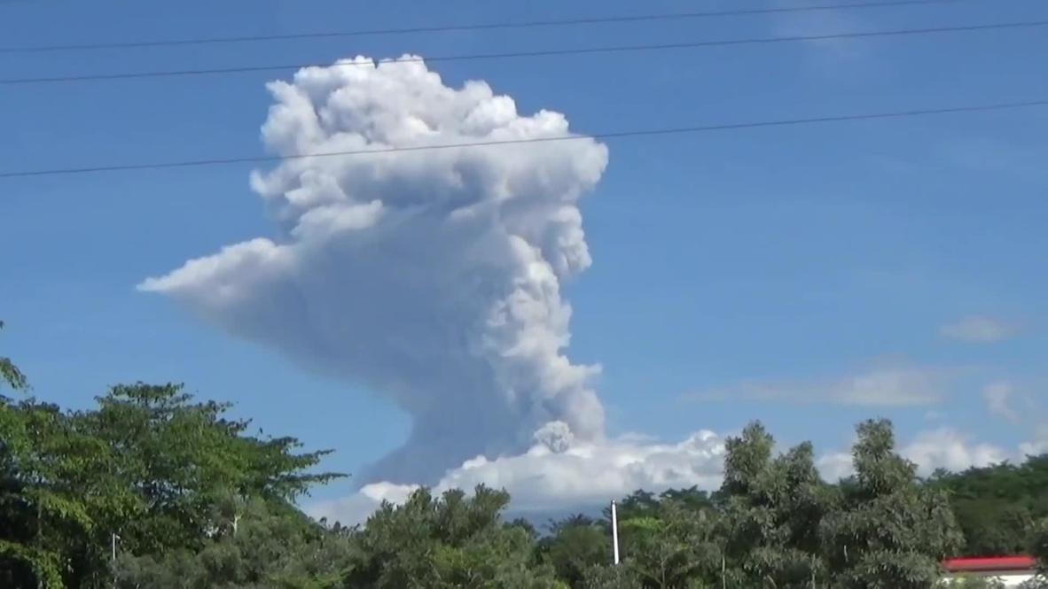 Хмара попелу заввишки 6 кілометрів: в Індонезії прокинувся вулкан Мерапі 