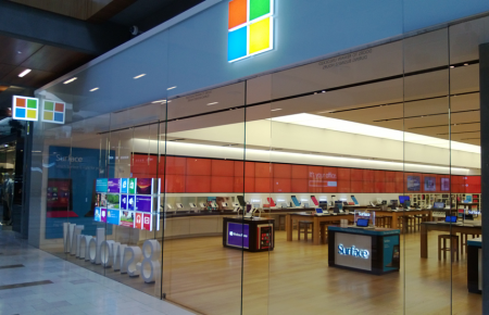 Компанія Microsoft закриває свої роздрібні магазини і переходить в онлайн