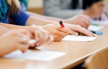 Рада приняла законопроект об отмене обязательной ГИА для выпускников школ