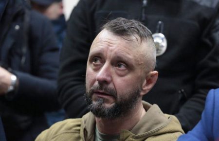 «Запрещали теплые вещи, не предоставляли медпомощь»: Антоненко заявил о давлении со стороны следствия