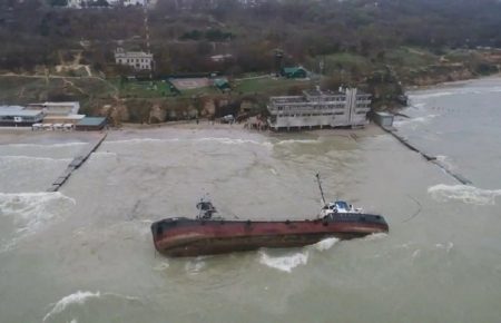 Власник затонулого в Одесі танкера «Delfi» перешкоджає евакуації — Криклій