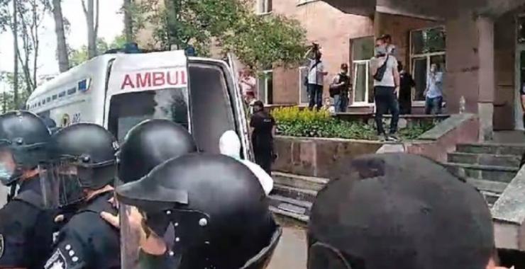 Харків: у сутичках біля диспансеру радіаційного захисту постраждали двоє поліцейських
