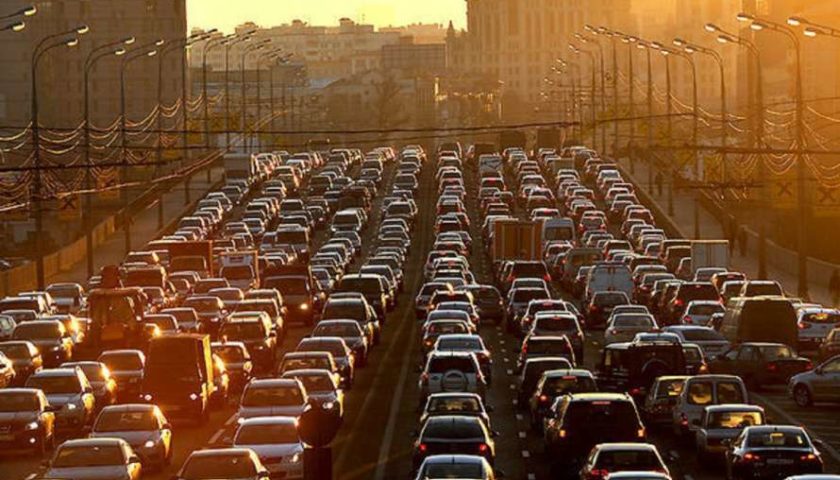 Киев рассчитан на 500-600 тысяч авто в сутки, а сейчас их миллион, но есть европейские практики для решения проблем заторов — Бахматов