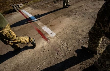 Боевики избили людей, которые застряли между КПВВ «Новотроицкое» и «Еленовка» — правозащитница