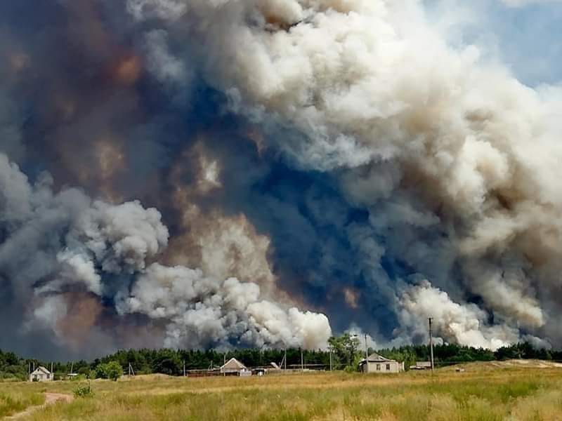 Аваков: до гасіння пожеж на Луганщині залучили авіацію, проте розуміння з боку бойовиків немає
