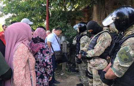В МИД назвали обыски в оккупированном Крыму попыткой выдать татар за террористов