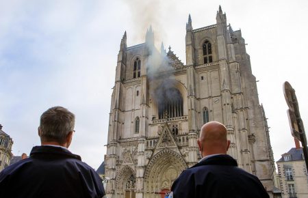 Пожежа у соборі у Нанті: підозрюваний волонтер зізнався у підпалі