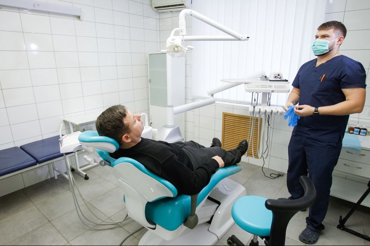 «Как от прокаженного»: мужчину, который перенес COVID-19, отказались обслуживать в стоматологии