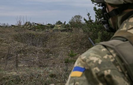 Возле Новолуганского боевики ранили двух украинских военных