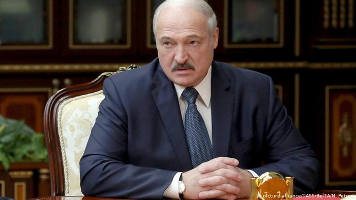 Лукашенко доручив викликати послів України та РФ через затримання 33-х бойовиків