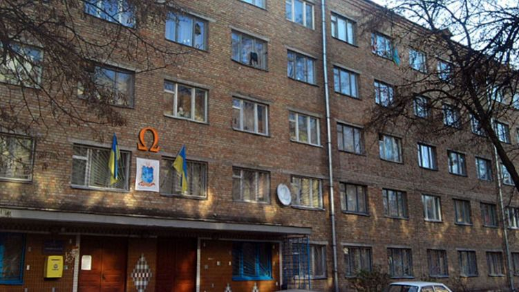 Общежитие КПИ, где зафиксировали вспышку коронавируса, закрыли на карантин, там дежурит полиция — Кличко
