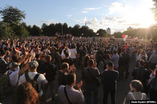 У Білорусі мітинг на підтримку кандидатки у президенти Тихановської зібрав понад 60 тисяч людей