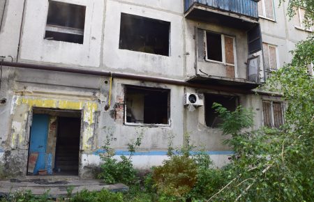 Переселенці у своєму місті: на Донеччині 28 родин шість років живе на дачах — їхні квартири розбиті