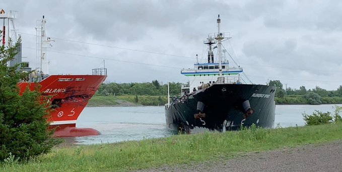 У Канаді в Уеллендському каналі зіткнулися два судна