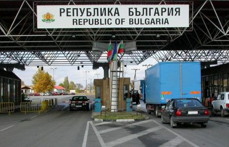 Болгарія змінила правила в'їзду для українців: не потрібно проходити карантин та тест на коронавірус