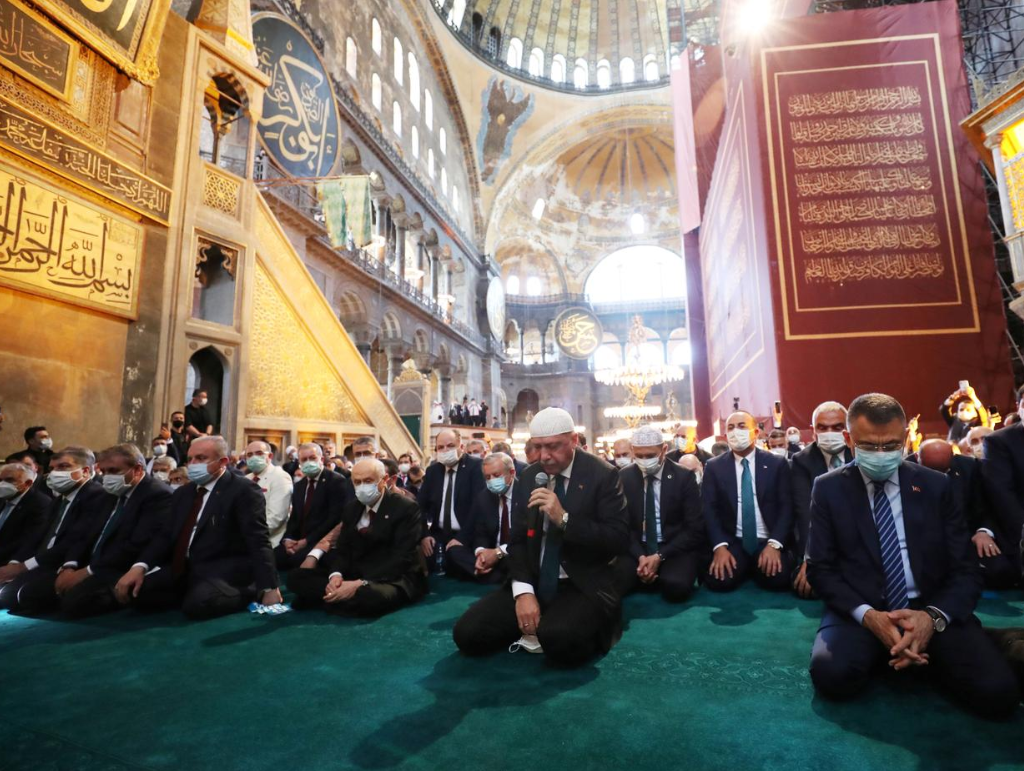 В соборе Святой Софии в Стамбуле впервые за 86 лет провели намаз