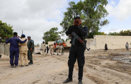 У порту Сомалі автомоібіль врізався у КПП: внаслідок вибуху одна людина загинула, шестеро постраждали
