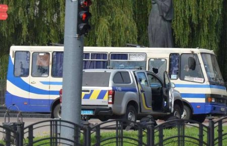 Захват автобуса в Луцке: среди заложников беременные и дети
