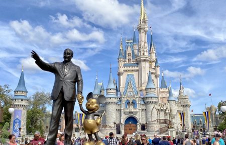 У Флориді повертається до роботи найбільший центр розваг у світі Disney World