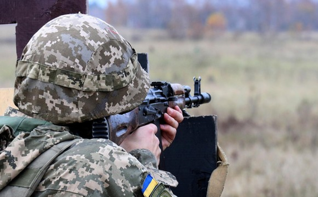 Українські військові поранили двох бойовиків на Донбасі