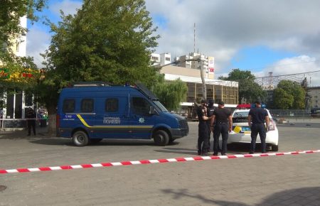 Чоловік, який захопив автобус у Луцьку, заявив про наявність вибухівки в іншому місці — ОП