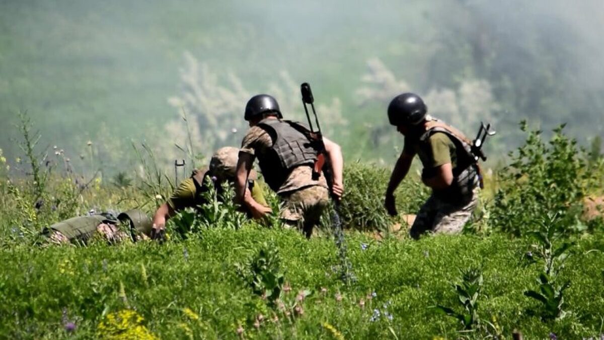 На Донбасі унаслідок ворожих обстрілів троє українських бійців зазнали поранень, ще один — бойового травмування