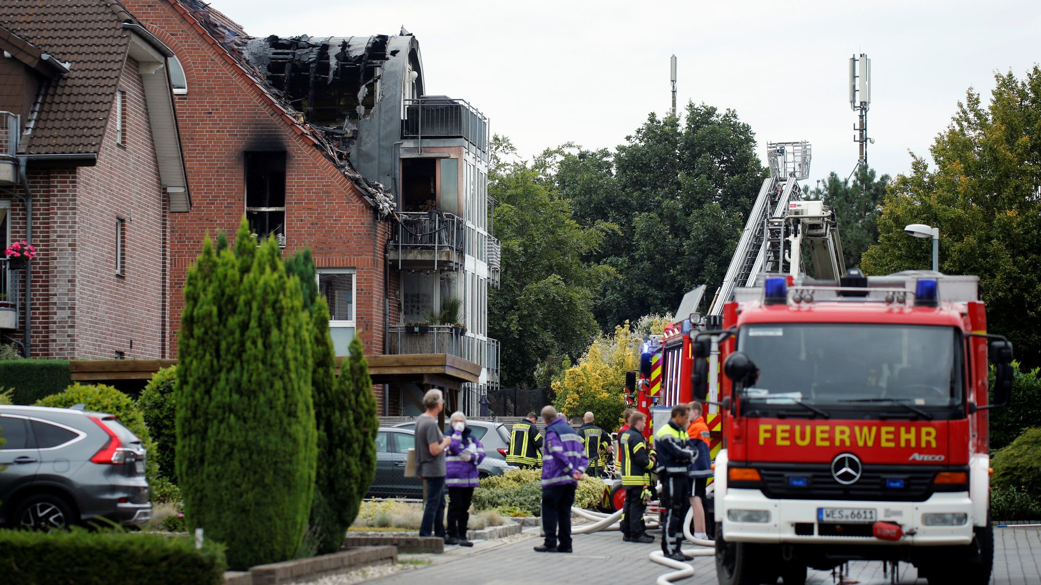 У Німеччині літак врізався у будинок, загинули троє людей