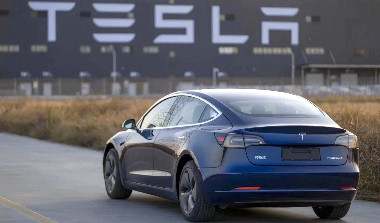 Tesla відновить продаж авто за біткоїни, коли криптовалюта стане на 50% екологічно чистою