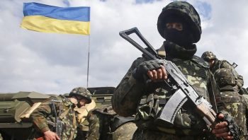 Українські військові мають право відкривати вогонь у відповідь у разі загрози їхньому життю — Костін Українські військові мають право відкривати вогонь у відповідь у разі загрози їхньому життю — Костін