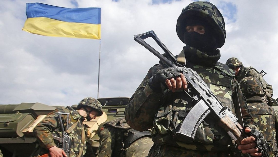 Українські військові мають право відкривати вогонь у відповідь у разі загрози їхньому життю — Костін