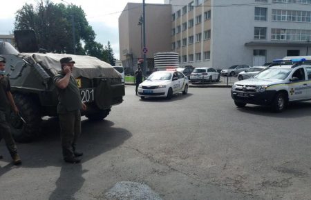 Троє утримуваних залишили автобус у Луцьку — Геращенко