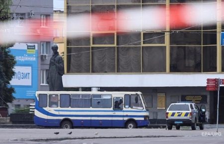 Освобожденные в Луцке заложники до часу ночи находились в гостинице — журналистка