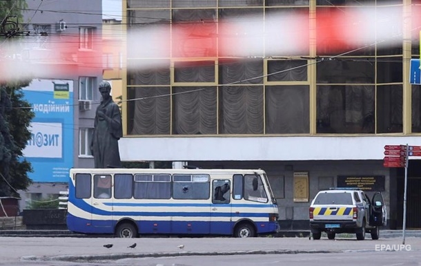 Освобожденные в Луцке заложники до часу ночи находились в гостинице — журналистка