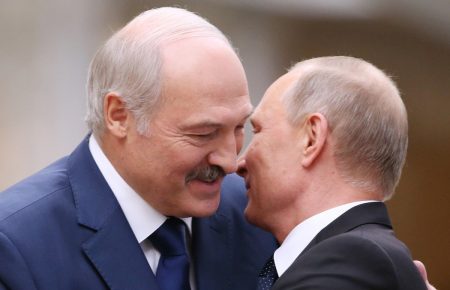 У Білорусі виборчий фарс, Лукашенко організовує комедію з перепризначення самого себе, щоб ще 26 років бути «монархом» — Сиротюк